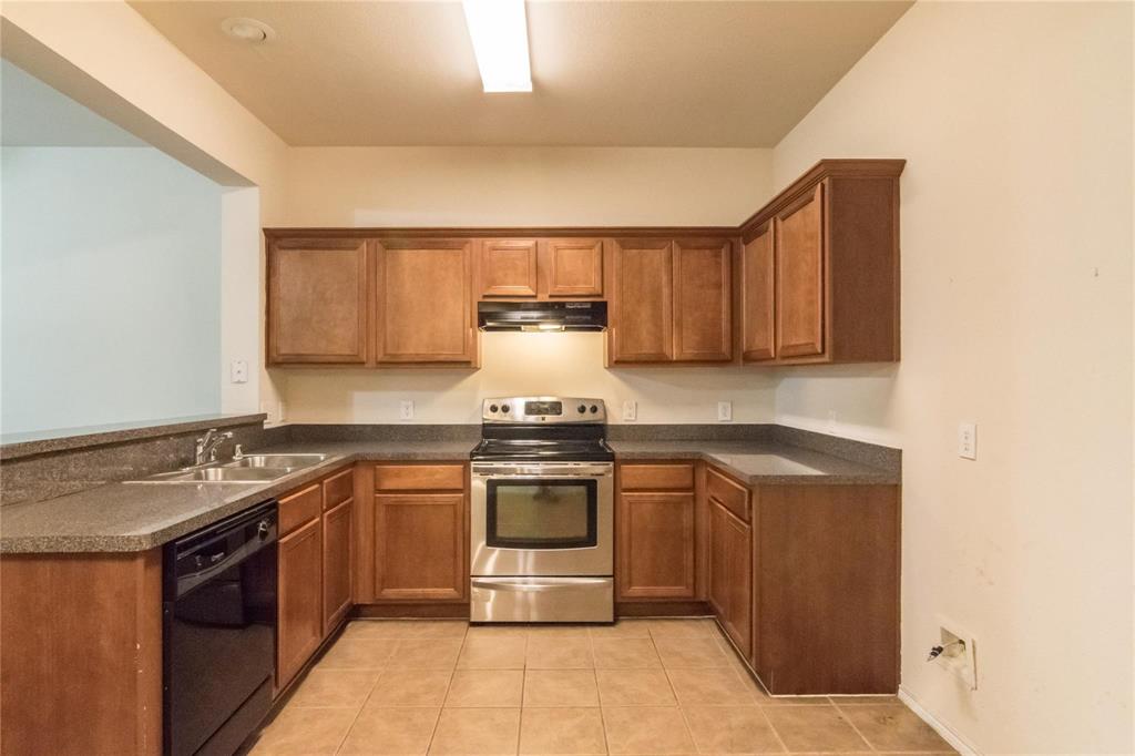 4074 Kyndra Circle Richardson, TX 75082 - Photo 10 of 27 a kitchen with stainless steel appliances granite countertop a stove a sink and a microwave