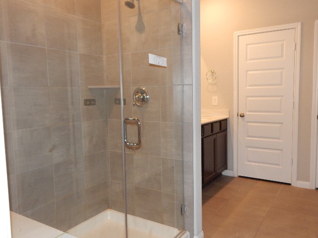 7103 Silverleaf Oak Street Conroe, TX 77304 - Photo 12 of 20 a bathroom with a shower