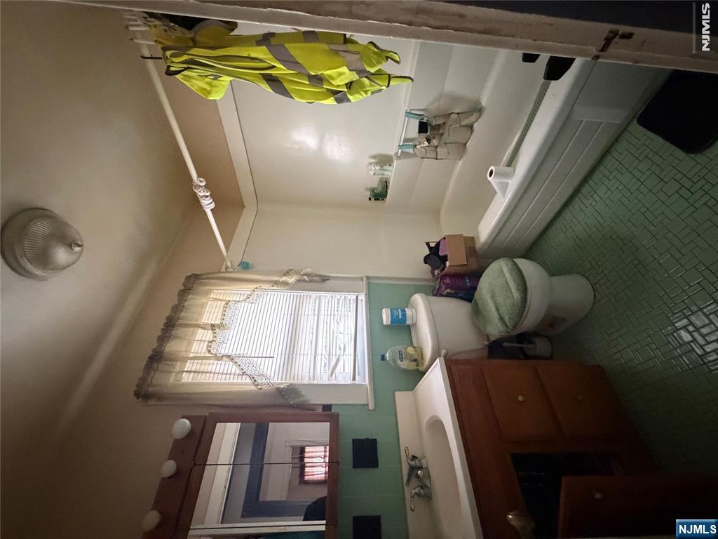 90 Spring Valley Avenue Hackensack, NJ 07601 - Photo 6 of 17
