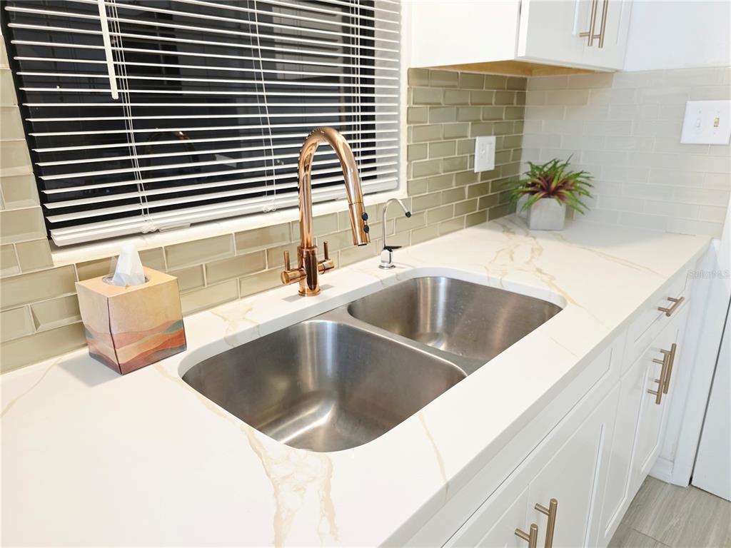 164 Pinewood Avenue Clearwater, FL 33765 - Photo 13 of 54