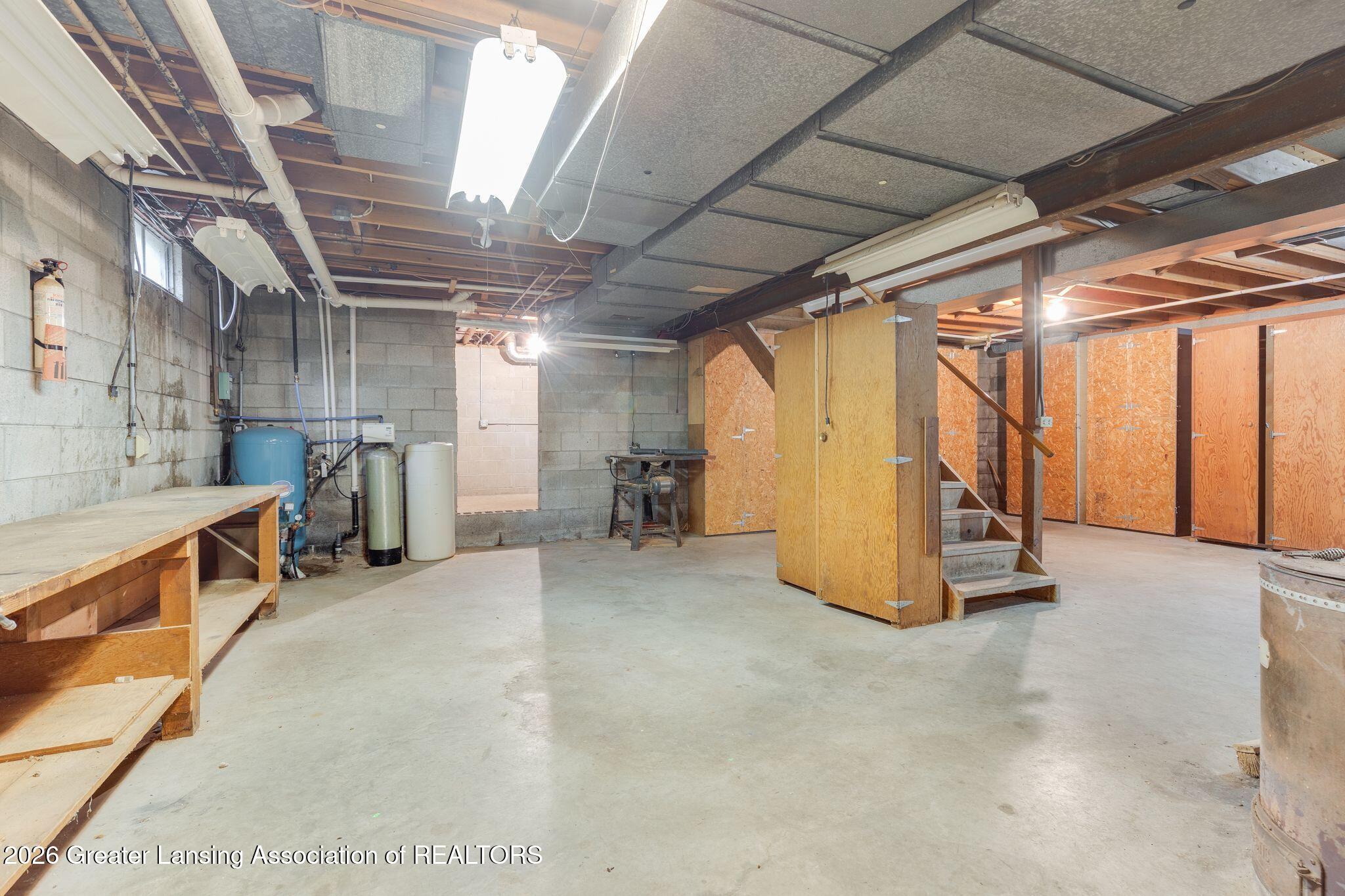 690 Okemos Road Mason, MI 48854 - Photo 50 of 85 ToV42CZg