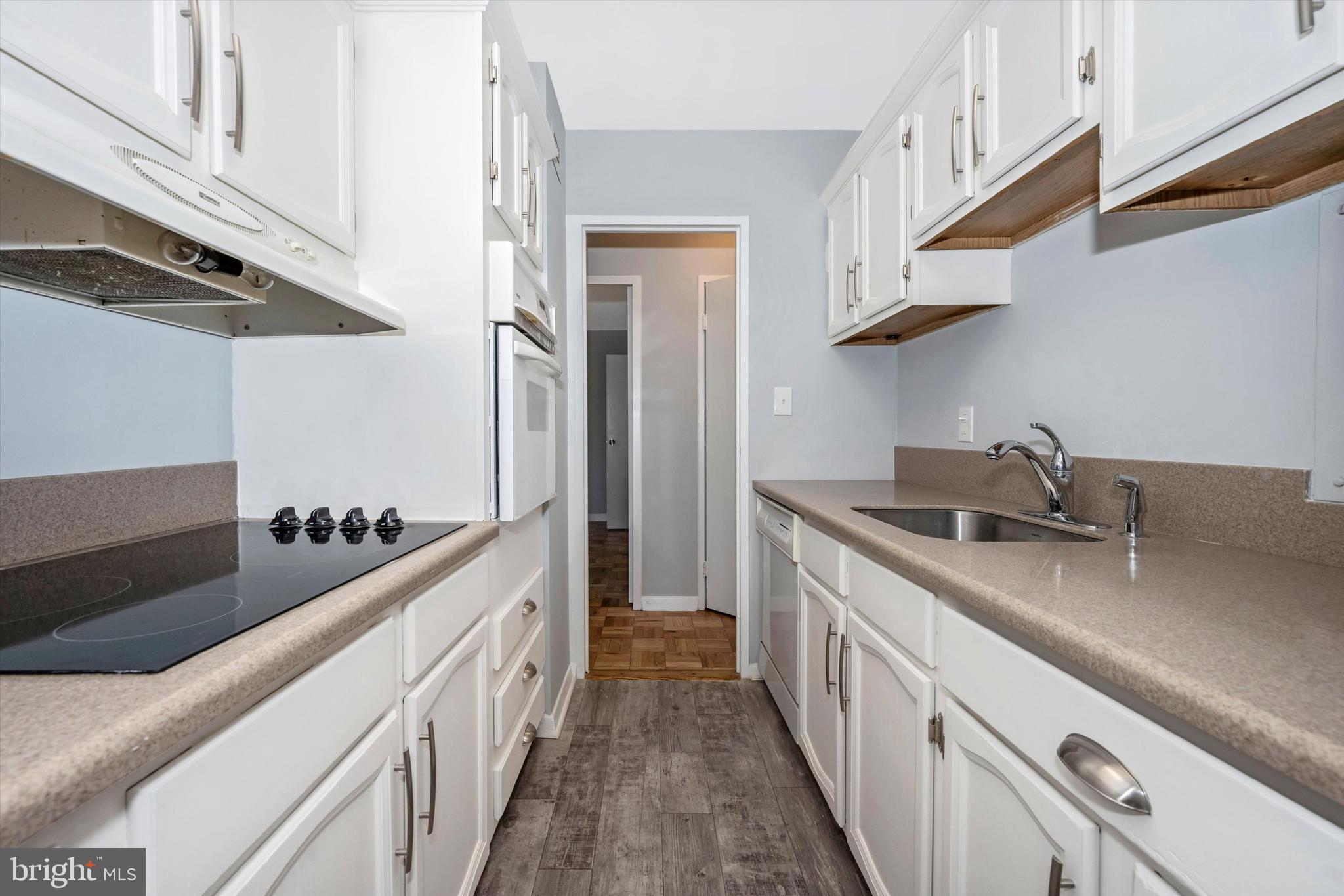 4600 Connecticut Avenue Northwest, Unit 810 Washington, DC 20008 - Photo 15 of 44 Cooktop stove and Corian counters
