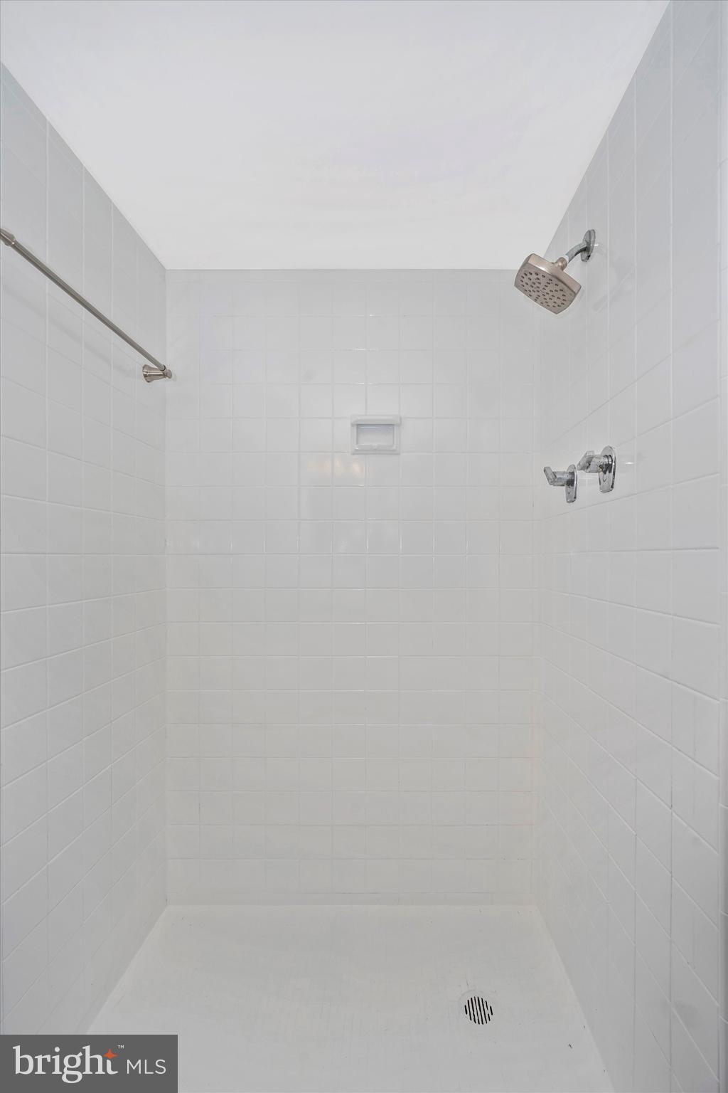 4600 Connecticut Avenue Northwest, Unit 810 Washington, DC 20008 - Photo 23 of 44 Shower in second bath