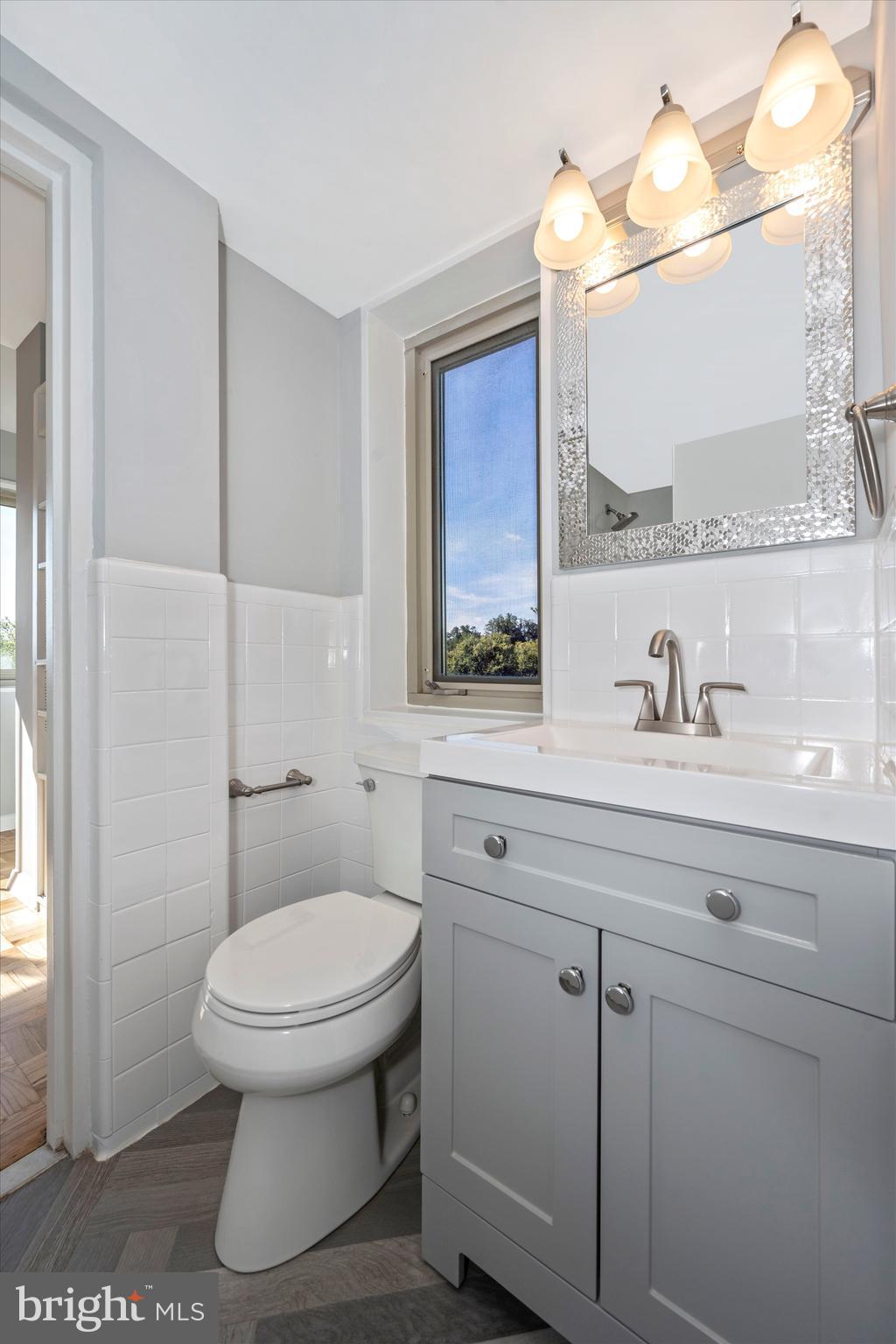 4600 Connecticut Avenue Northwest, Unit 810 Washington, DC 20008 - Photo 26 of 44 Second bath is a Jack and Jill