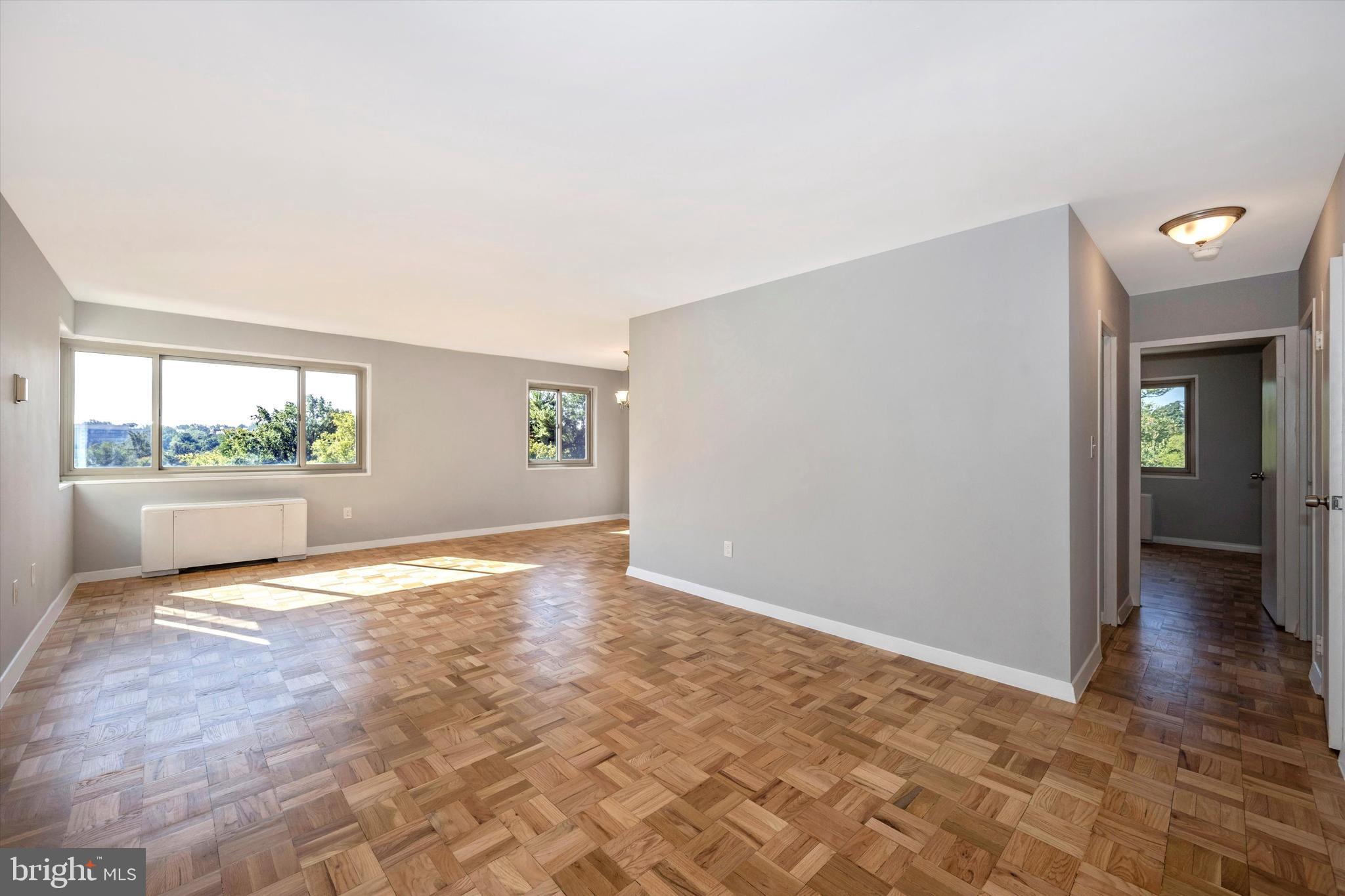 4600 Connecticut Avenue Northwest, Unit 810 Washington, DC 20008 - Photo 7 of 44 Large living room