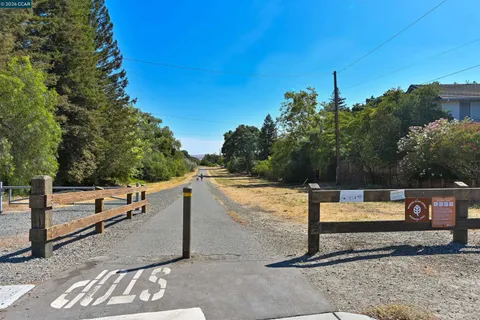 $369,000 | 825 Oak Grove Road, Unit 46, Concord, CA 94518