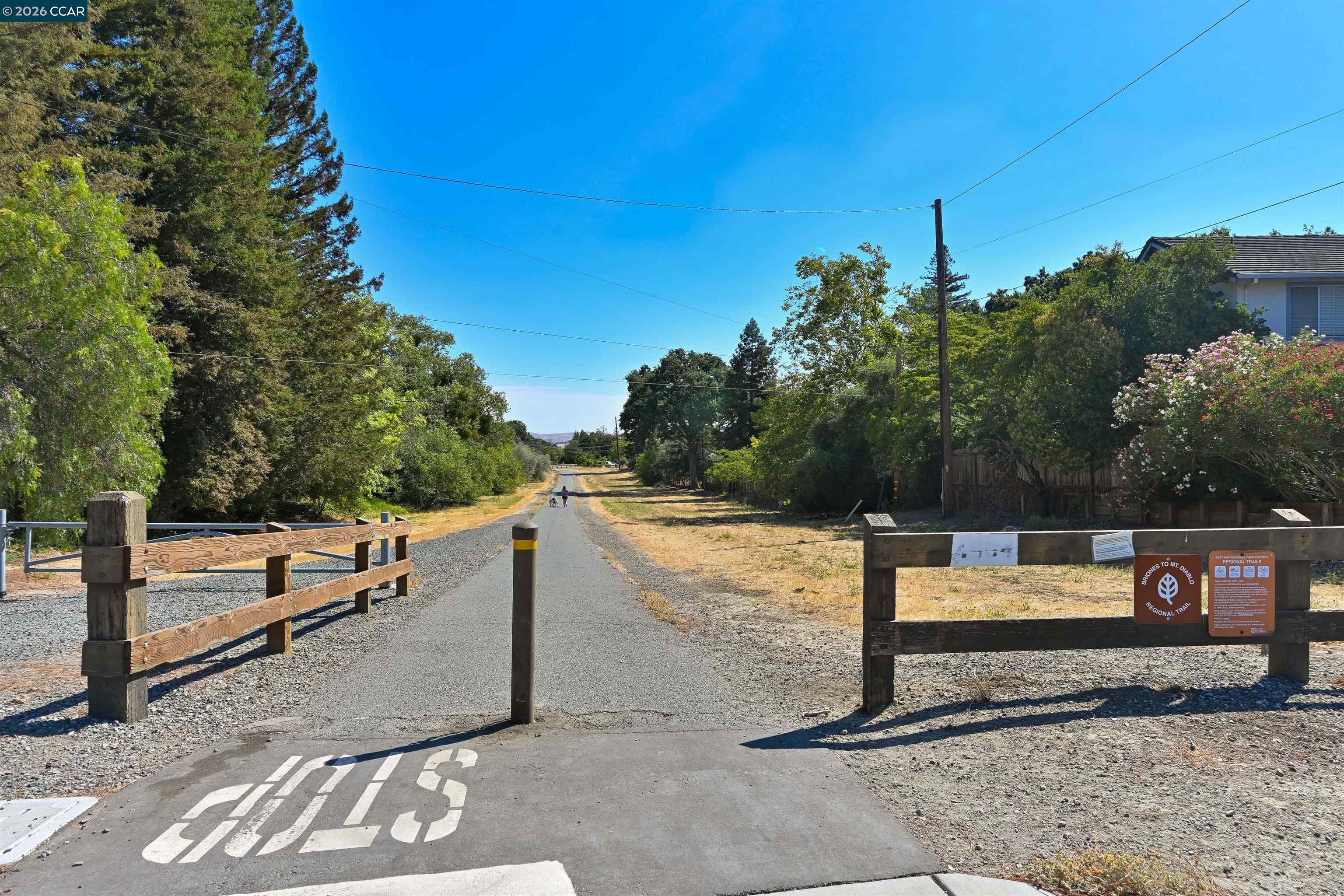 825 Oak Grove Road, Unit 46 Concord, CA 94518 - Photo 4 of 32 a view of a bench in the backyard