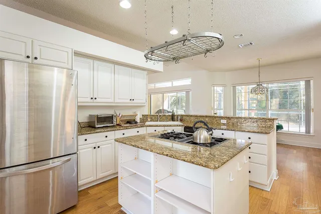 $589,000 | 1284 Point E Circle, Gulf Breeze, FL 32563