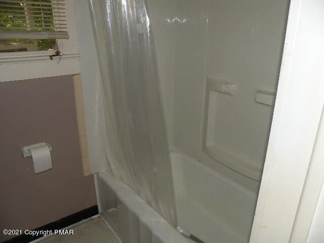 169 Tanite Road Stroudsburg, PA 18360 - Photo 6 of 22 a bathroom with a shower