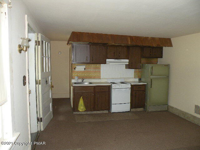 169 Tanite Road Stroudsburg, PA 18360 - Photo 8 of 22 a utility room with washer and dryer