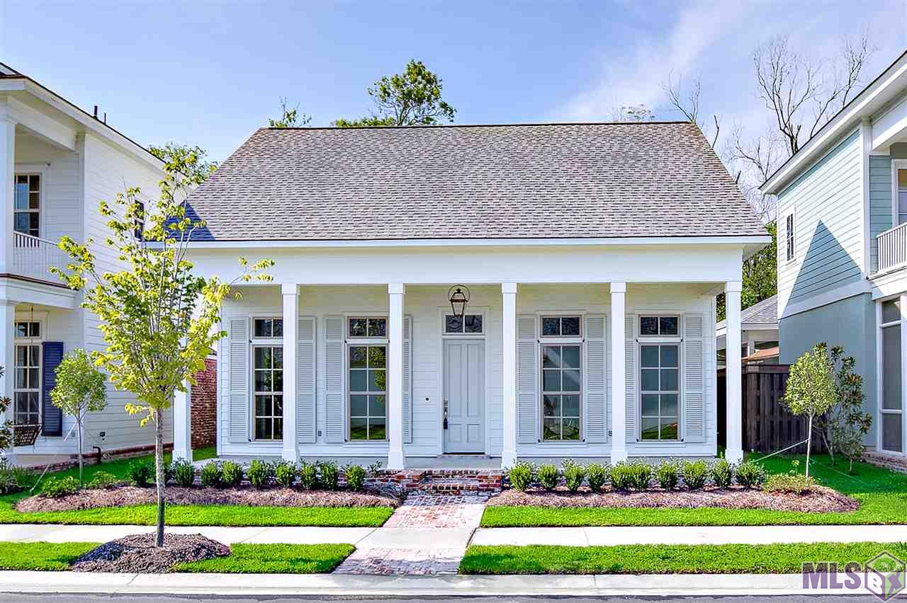 Gracious front entry