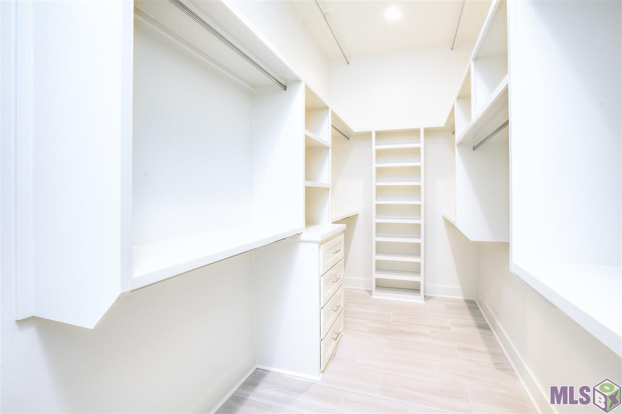 10624 Preservation Way Baton Rouge, LA 70810 - Photo 14 of 23 Great master closet with built-ins