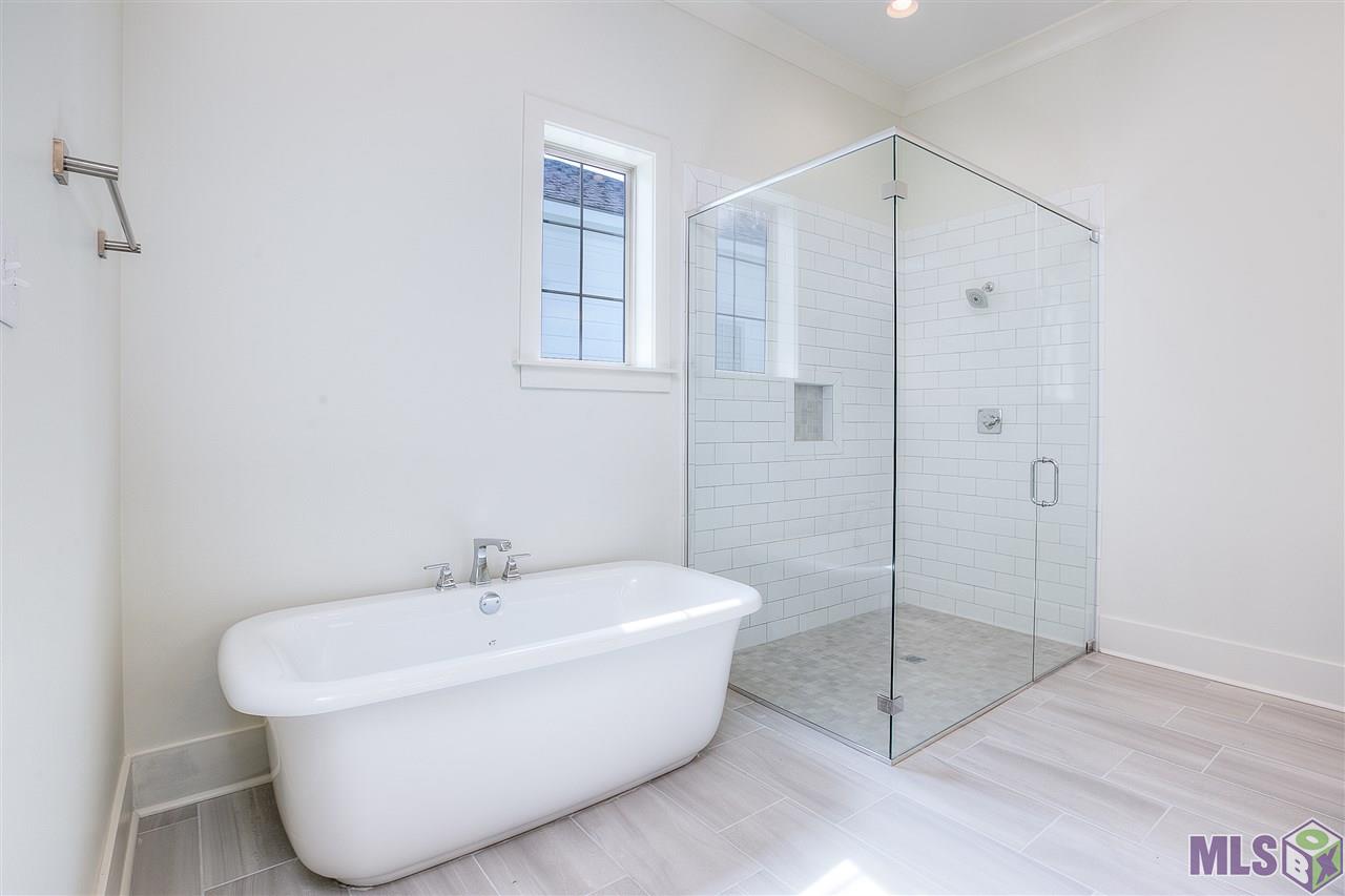 10624 Preservation Way Baton Rouge, LA 70810 - Photo 16 of 23 Curbless shower