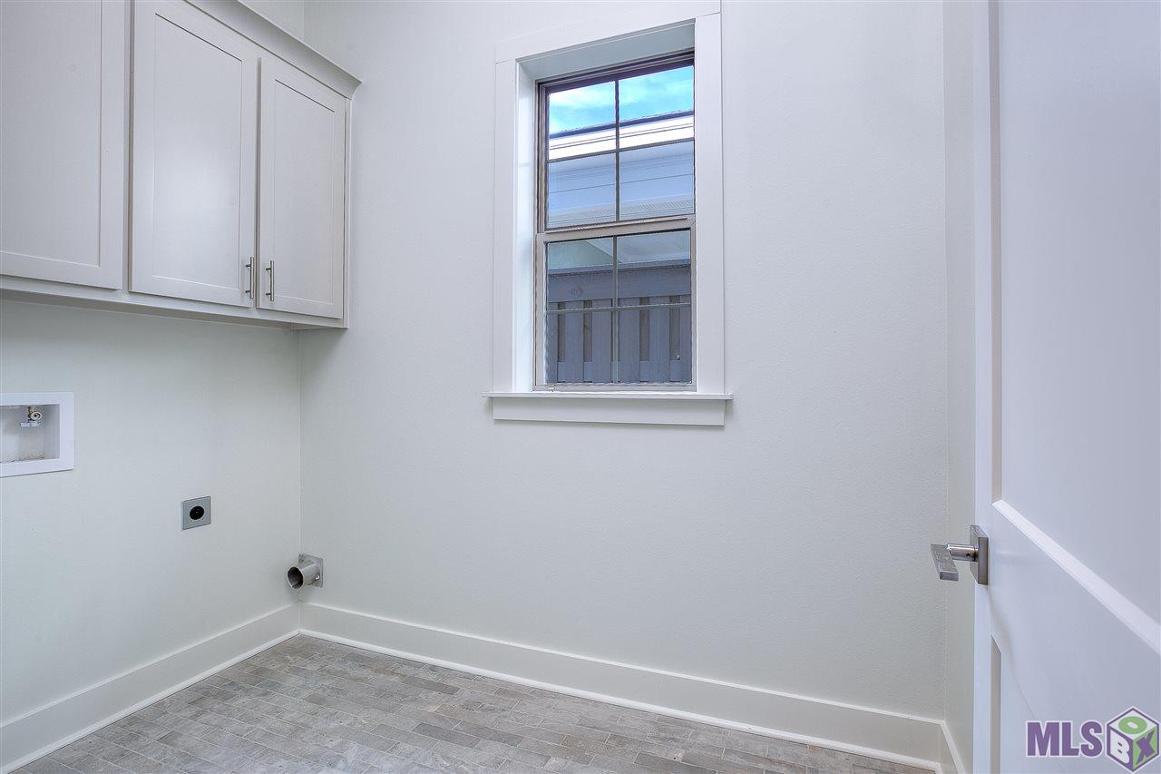 10624 Preservation Way Baton Rouge, LA 70810 - Photo 17 of 23 Laundry room