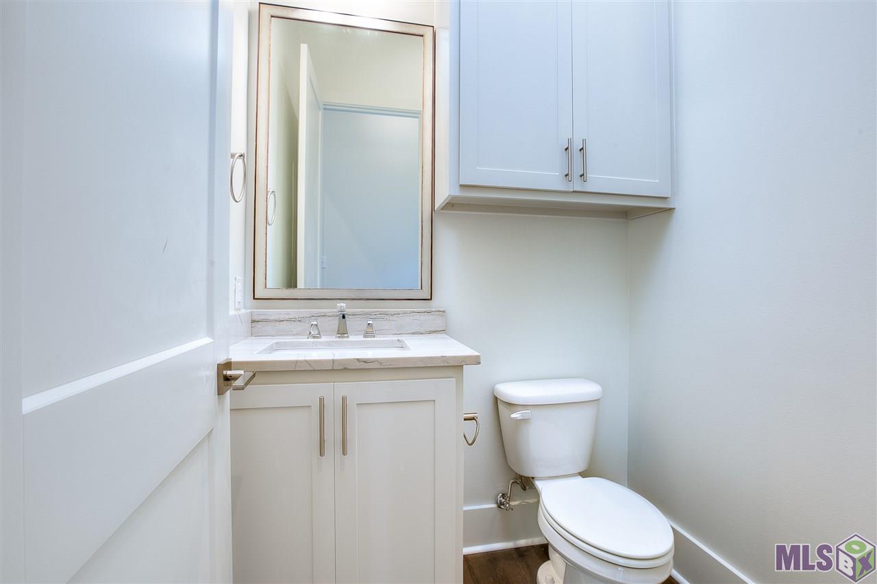 10624 Preservation Way Baton Rouge, LA 70810 - Photo 18 of 23 Powder room