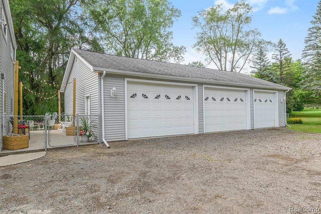 6174 Flushing Road Flushing, MI 48433 - Photo 14 of 51