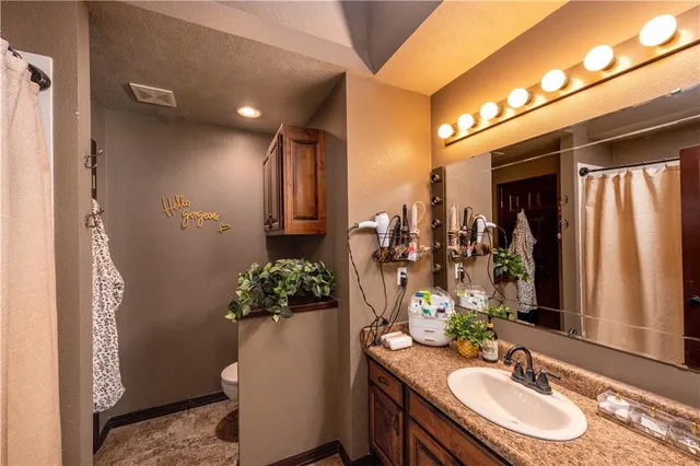 $410,000 | 117 Blue Springs Lane, Reeds Spring, MO 65737