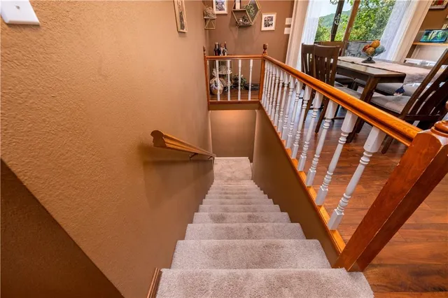 $410,000 | 117 Blue Springs Lane, Reeds Spring, MO 65737