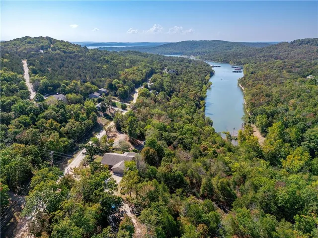 $410,000 | 117 Blue Springs Lane, Reeds Spring, MO 65737