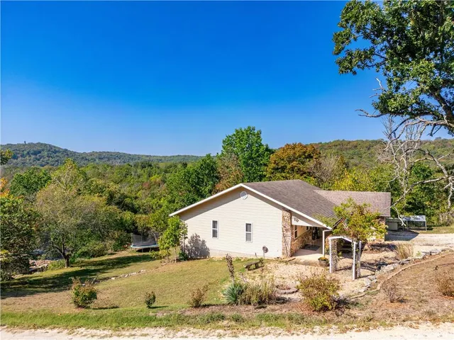 $410,000 | 117 Blue Springs Lane, Reeds Spring, MO 65737