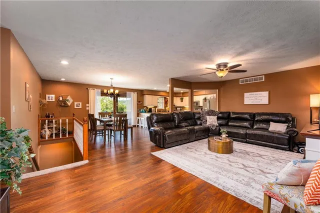 $410,000 | 117 Blue Springs Lane, Reeds Spring, MO 65737