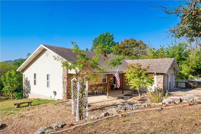 $410,000 | 117 Blue Springs Lane, Reeds Spring, MO 65737