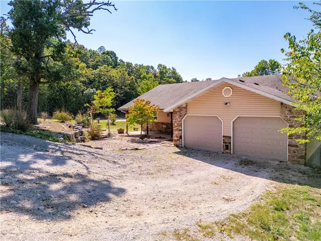 $410,000 | 117 Blue Springs Lane, Reeds Spring, MO 65737