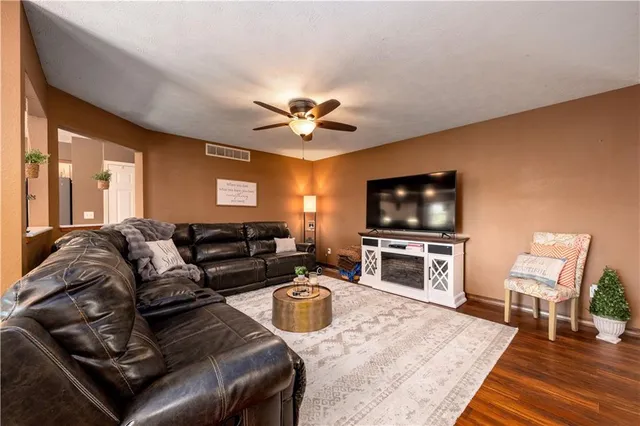 $410,000 | 117 Blue Springs Lane, Reeds Spring, MO 65737