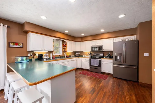 $410,000 | 117 Blue Springs Lane, Reeds Spring, MO 65737