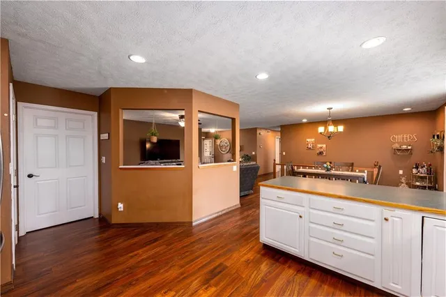 $410,000 | 117 Blue Springs Lane, Reeds Spring, MO 65737