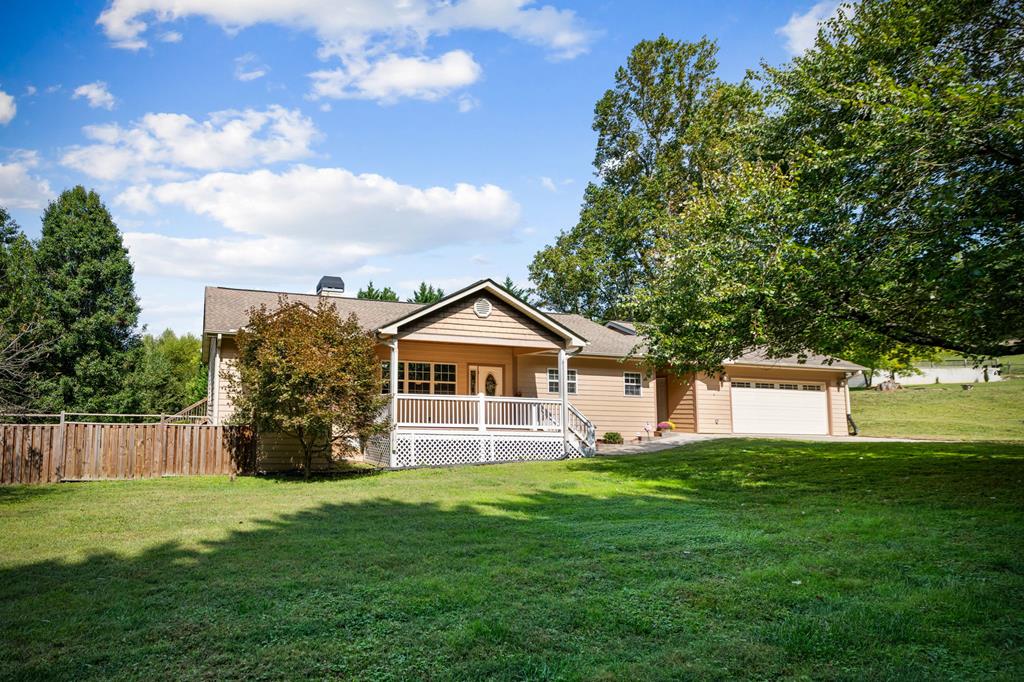 516 Crawford Road Blairsville, GA 30512 - Photo 38 of 49 a front view of house with yard and green space