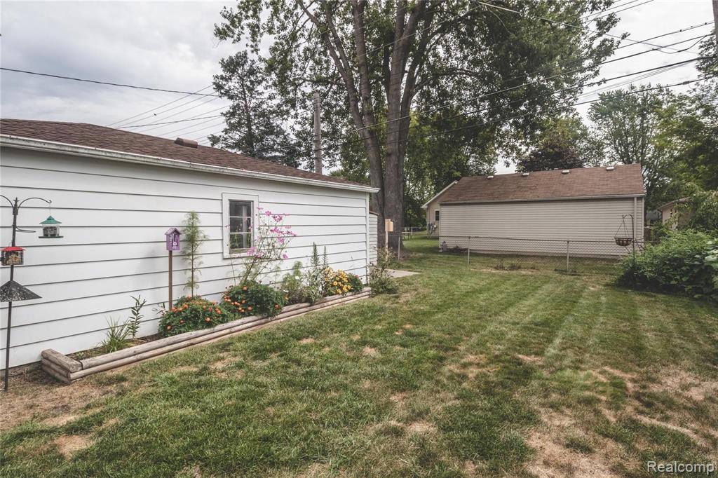8954 Henry Ruff Road Livonia, MI 48150 - Photo 26 of 29