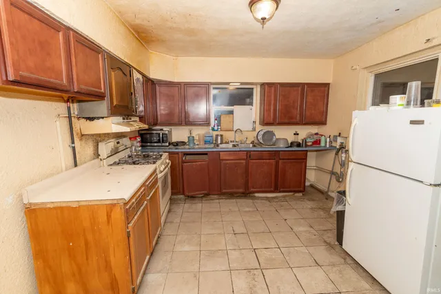 $325,000 | 1637 Kemble Avenue, South Bend, IN 46613