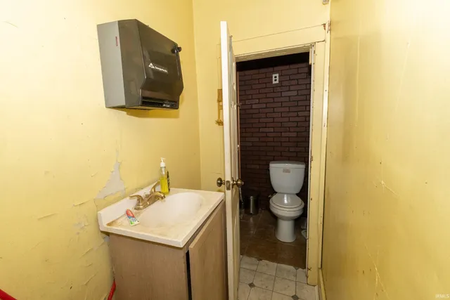 $325,000 | 1637 Kemble Avenue, South Bend, IN 46613