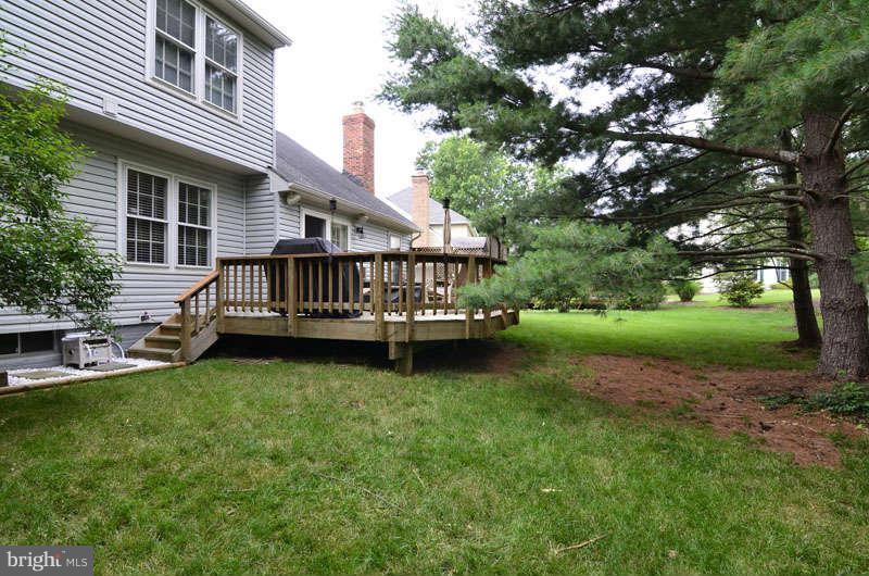 20 Rutledge Court Sterling, VA 20165 - Photo 18 of 28 Backyard