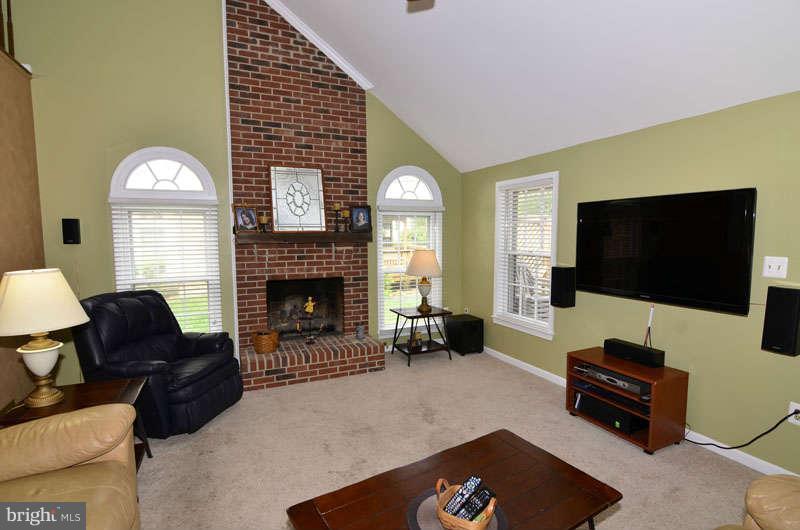 20 Rutledge Court Sterling, VA 20165 - Photo 21 of 28 Family Room