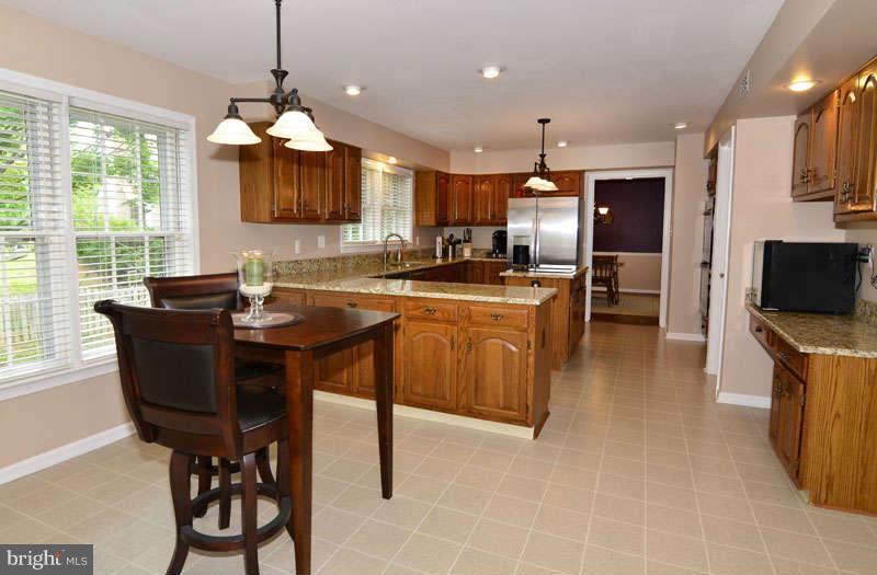 20 Rutledge Court Sterling, VA 20165 - Photo 5 of 28 Kitchen