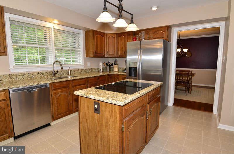 20 Rutledge Court Sterling, VA 20165 - Photo 6 of 28 Kitchen