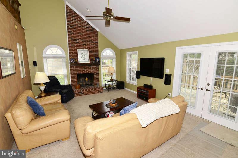 20 Rutledge Court Sterling, VA 20165 - Photo 8 of 28 Family Room