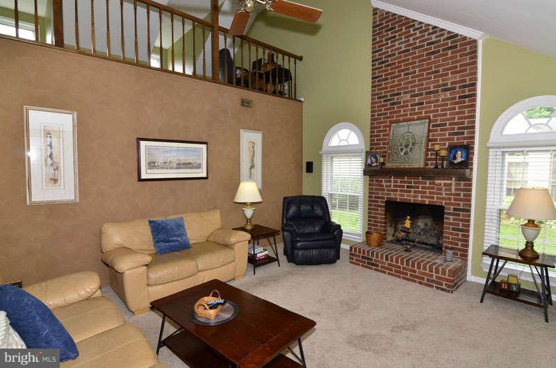 20 Rutledge Court Sterling, VA 20165 - Photo 9 of 28 Family Room