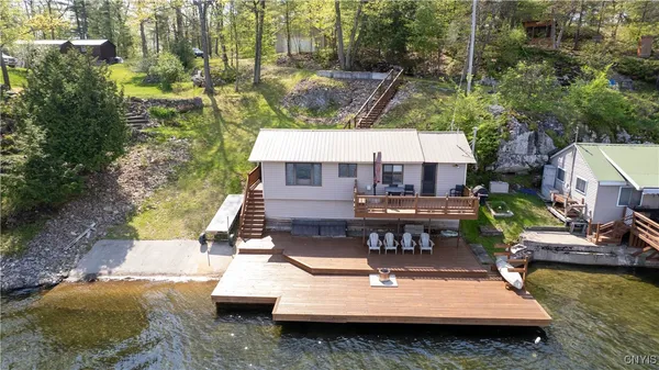 $325,000 | 556 West Shore, Hammond, NY 13646