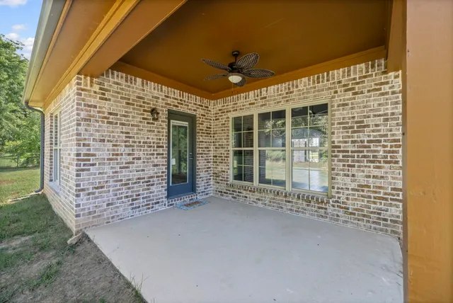 a view of entryway with a front door