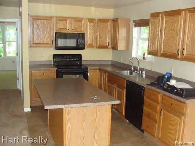 3866 Hunt Road Lapeer, MI 48446 - Photo 3 of 13 015.jpg