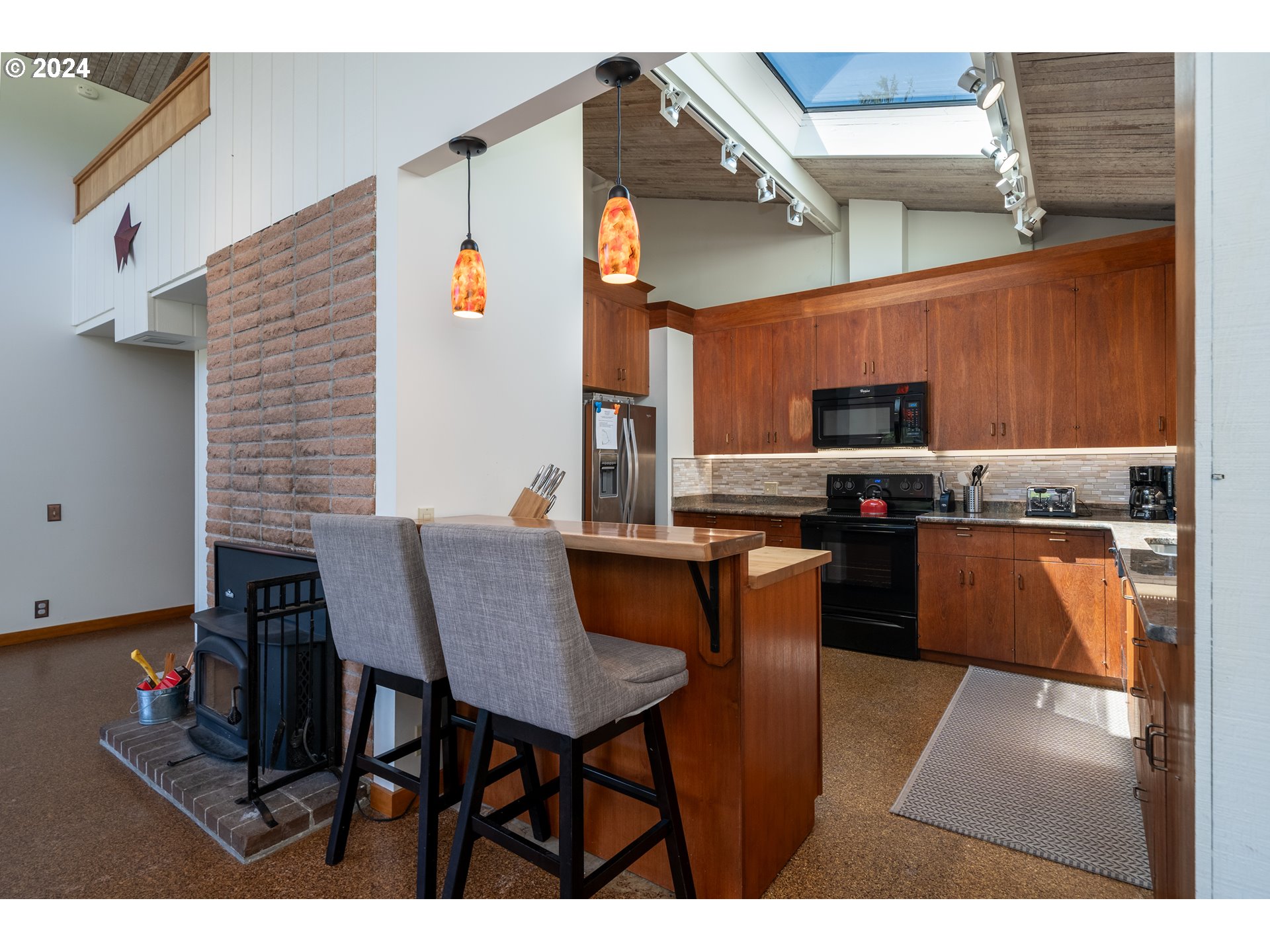 2555 Four Creeks Road Otis, OR 97368 - Photo 17 of 48 Kitchen