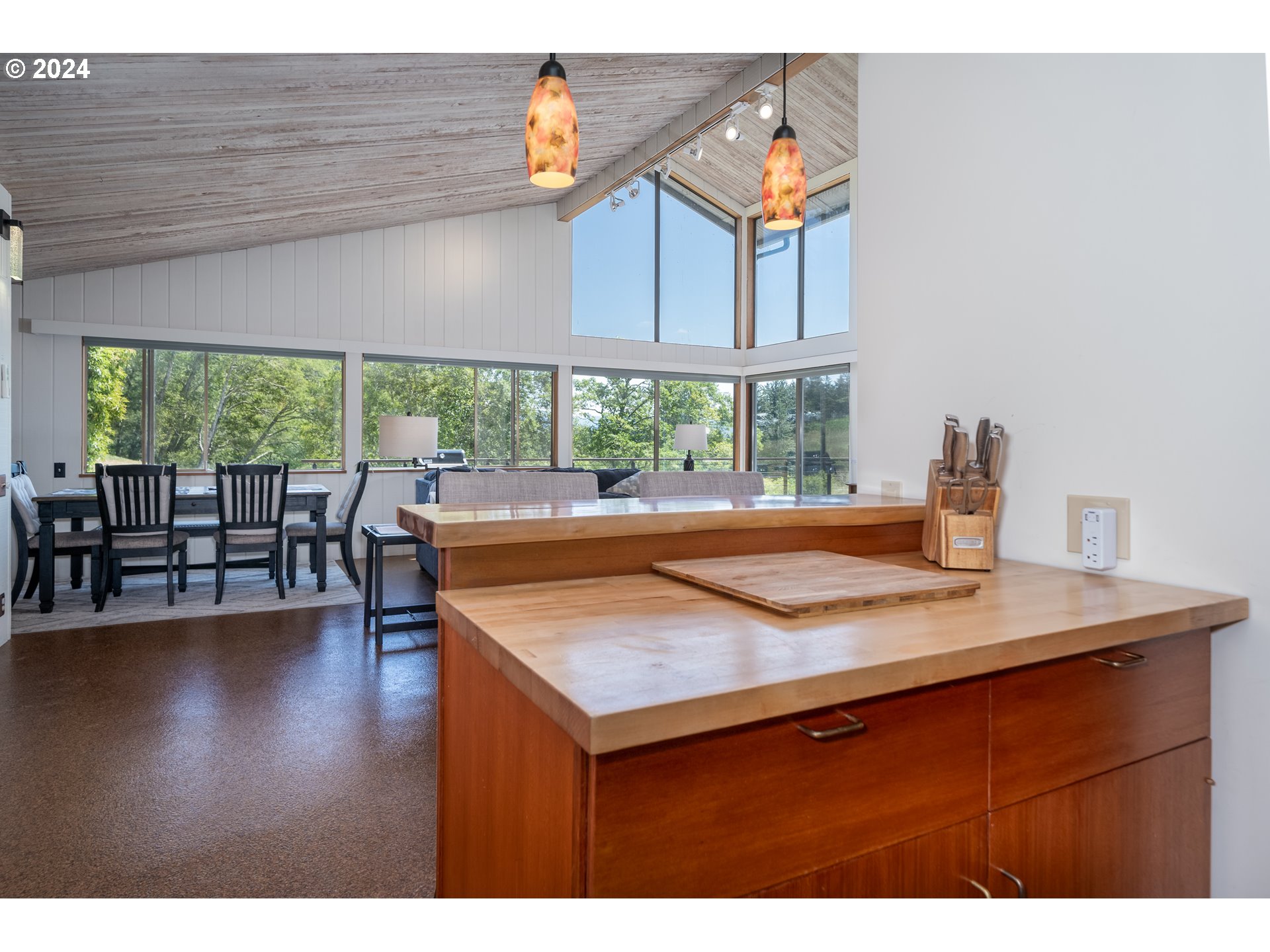 2555 Four Creeks Road Otis, OR 97368 - Photo 20 of 48 Kitchen