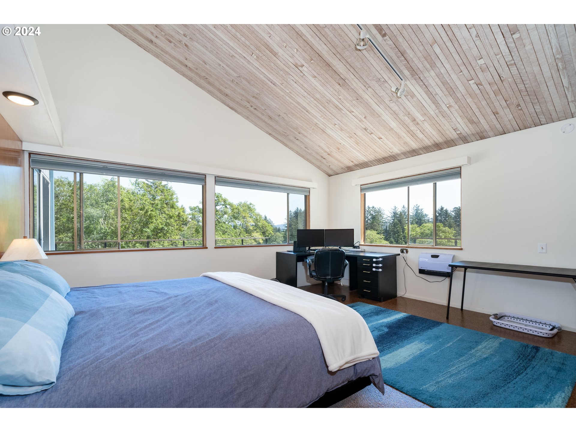 2555 Four Creeks Road Otis, OR 97368 - Photo 21 of 48 Bedroom, Primary