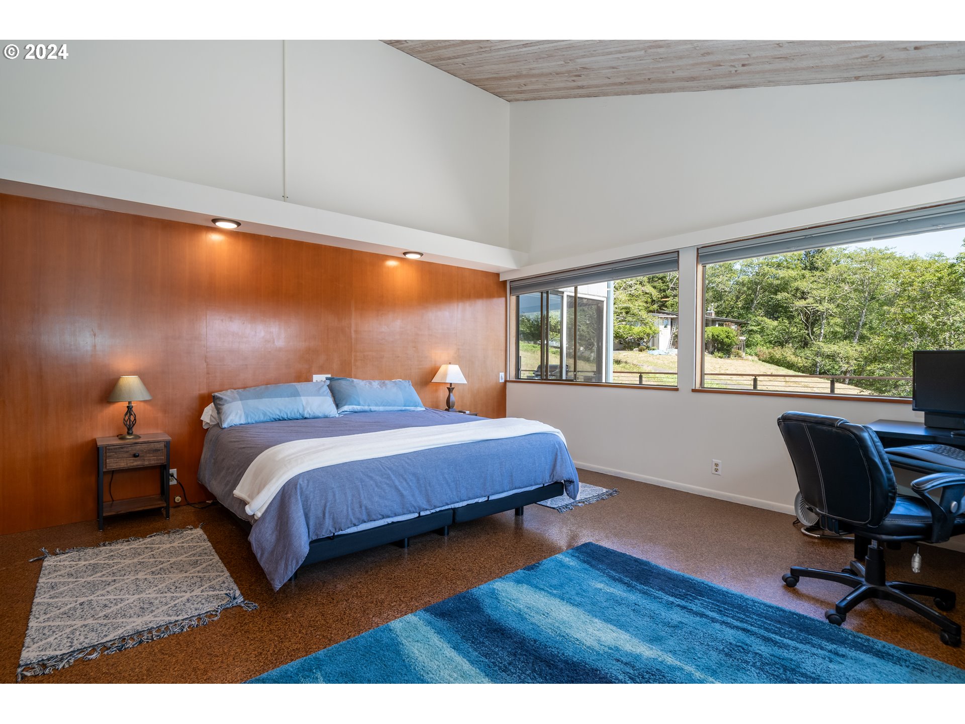 2555 Four Creeks Road Otis, OR 97368 - Photo 22 of 48 Bedroom, Primary