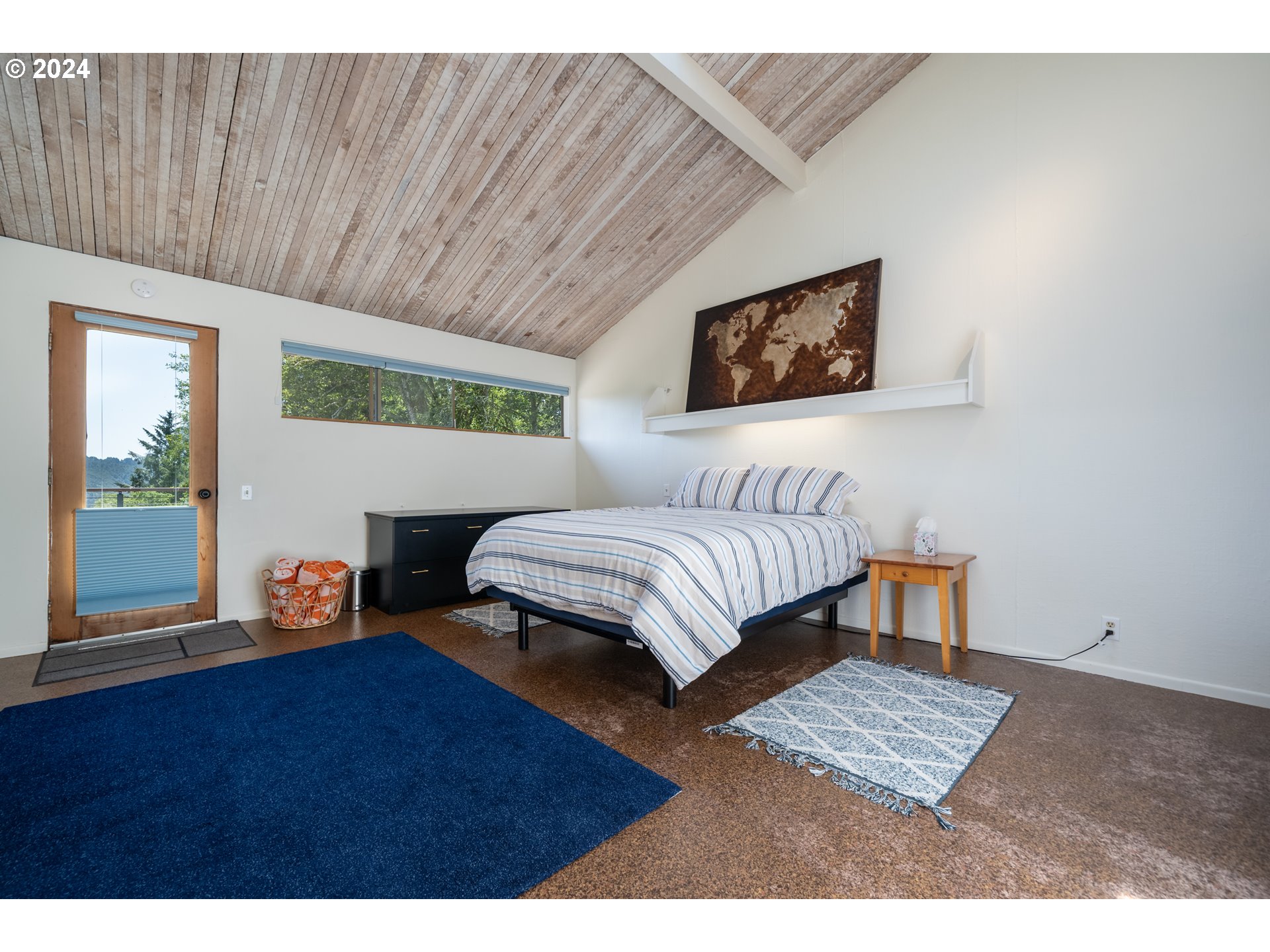 2555 Four Creeks Road Otis, OR 97368 - Photo 26 of 48 Bedroom
