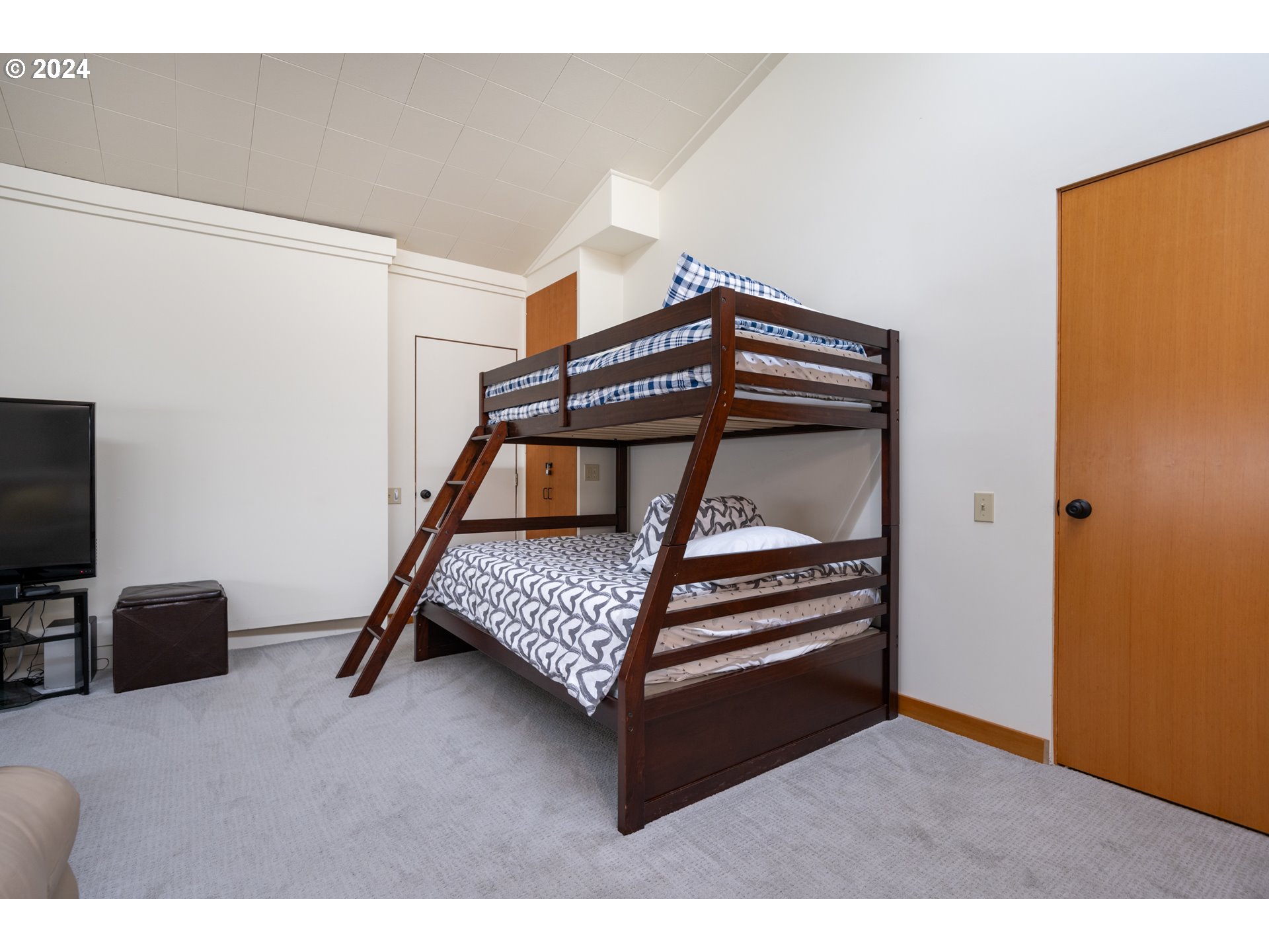 2555 Four Creeks Road Otis, OR 97368 - Photo 33 of 48 Bedroom