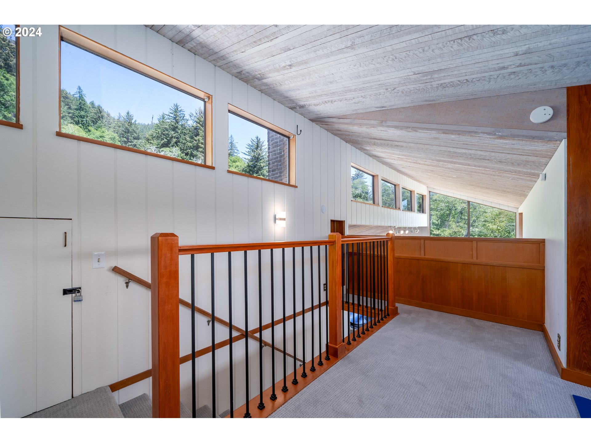 2555 Four Creeks Road Otis, OR 97368 - Photo 36 of 48 Loft